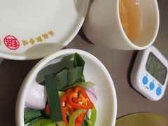 -锅飘飘·东北铁锅炖(雨花客厅店)