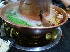 -果松木炭酸菜铜火锅·外婆参鸡汤