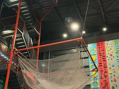 -极限PLAY运动娱乐新世界·团建派对表演休闲馆·室内高空游乐园