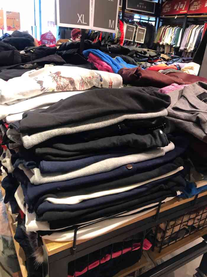 名品仓-"在丁字沽一号路上的名品仓外贸出口成衣工厂.