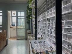 -视野联行眼镜•蔡司•依视路(温江店)