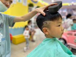 -爆米花儿童美发乐园