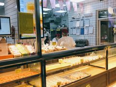 面包甜点陈列柜-鲍师傅糕点(江苏路店)