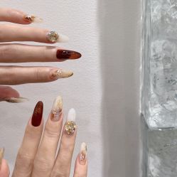 -花岐款式专研健康美甲沙龙