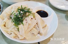 Steamed Mountain Bamboo Tofu with White Sauce