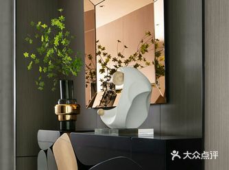 玄关作为本案故事的起点，在调和不同内容，不同表达方式