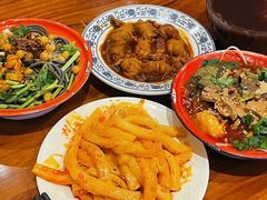 -爆炸头阿姨小四川正宗川味小吃(无任何分店)