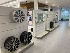 -杭州中沃沃尔沃4S店(滨江区店)