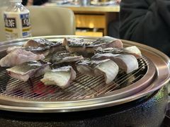 -围炉肉舍•炭烤活鳗•丹东海鲜烤肉(步行街店)