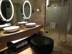 -永恒朗悦酒店(广西大学地铁站大学东路万达广场店)