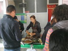 等位区-老鼓楼麻辣烫夹馍