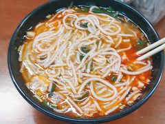 -鸿浩扒猪脚米线