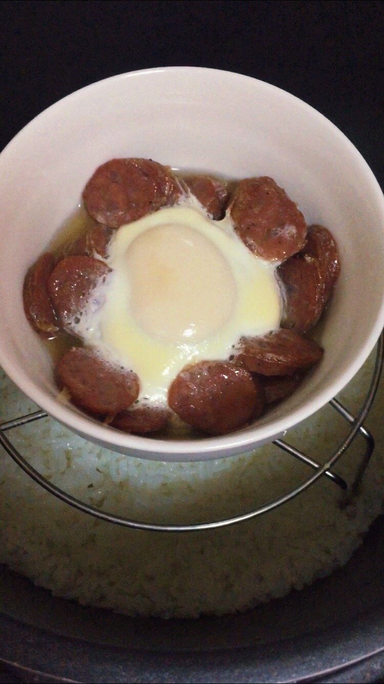 香肠蒸蛋,电饭煲就能搞定!