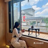 延吉咖啡店｜网红墙旁边最佳观景位咖啡店 