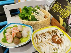 蔬菜拼盘-原味主张椰子鸡·脆皮文昌鸡煲(友谊广场店)