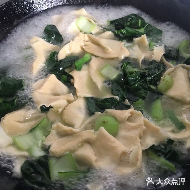 午餐首选好吃美味的青菜面疙瘩