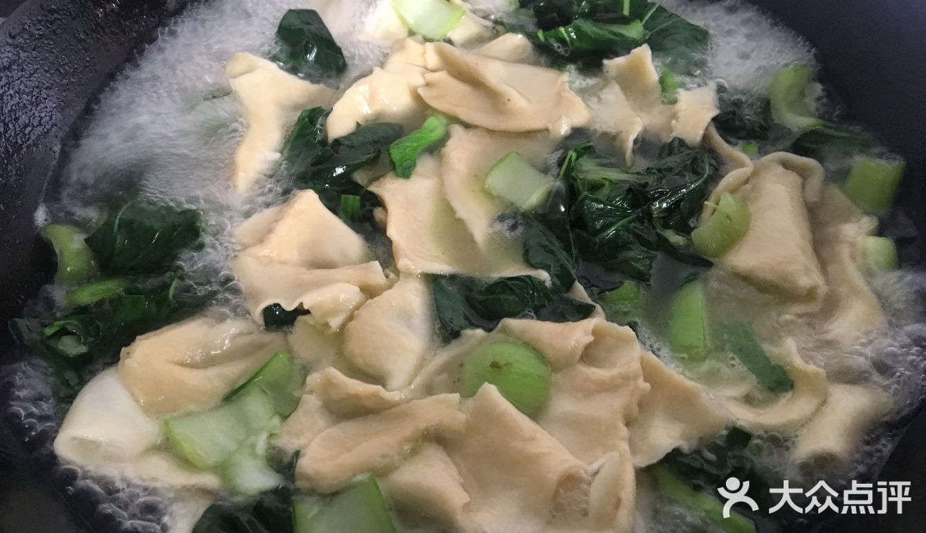 午餐首选好吃美味的青菜面疙瘩