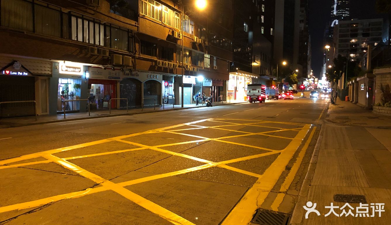 夜晚这里也是特别安静，在这里跑跑步或者走走