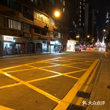夜晚这里也是特别安静，在这里跑跑步或者走走