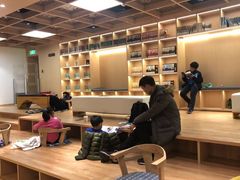 -漕河泾街道图书馆(漕河泾社区文化活动中心店)