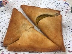 咖喱吞拿鱼角-喜莲咖啡