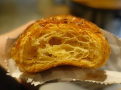 海盐焦糖牛角包-来回·咖啡(天河南店)
