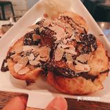 下班直接步行十分钟就能到。周边有地铁十二号线方便她过来