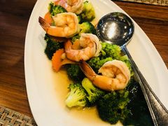 -Chom Cafe and Restaurant