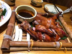 -老滇山寨•云南特色菜•地方菜•民族风情歌舞表演(金碧店)