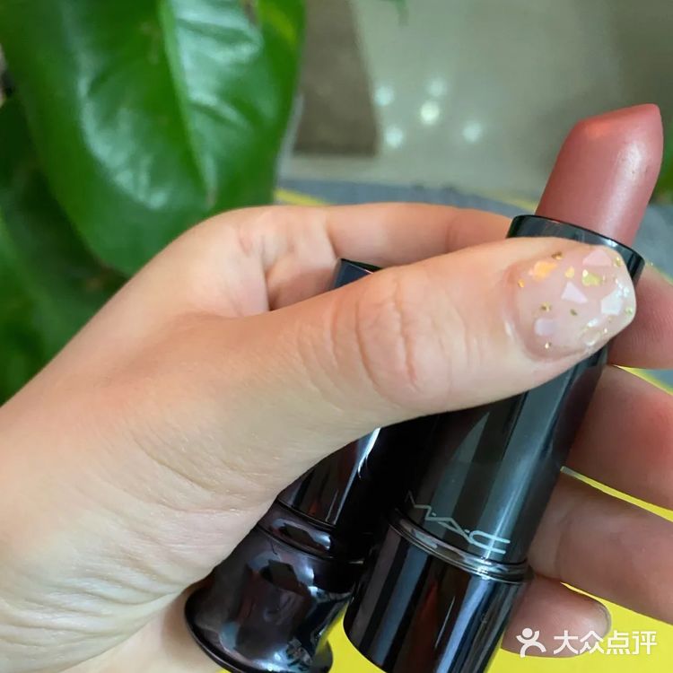 【种草好物】MAC 唇膏  M A C的这款唇膏设计