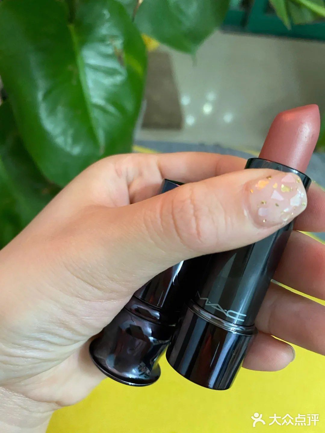 【种草好物】MAC 唇膏  M A C的这款唇膏设计