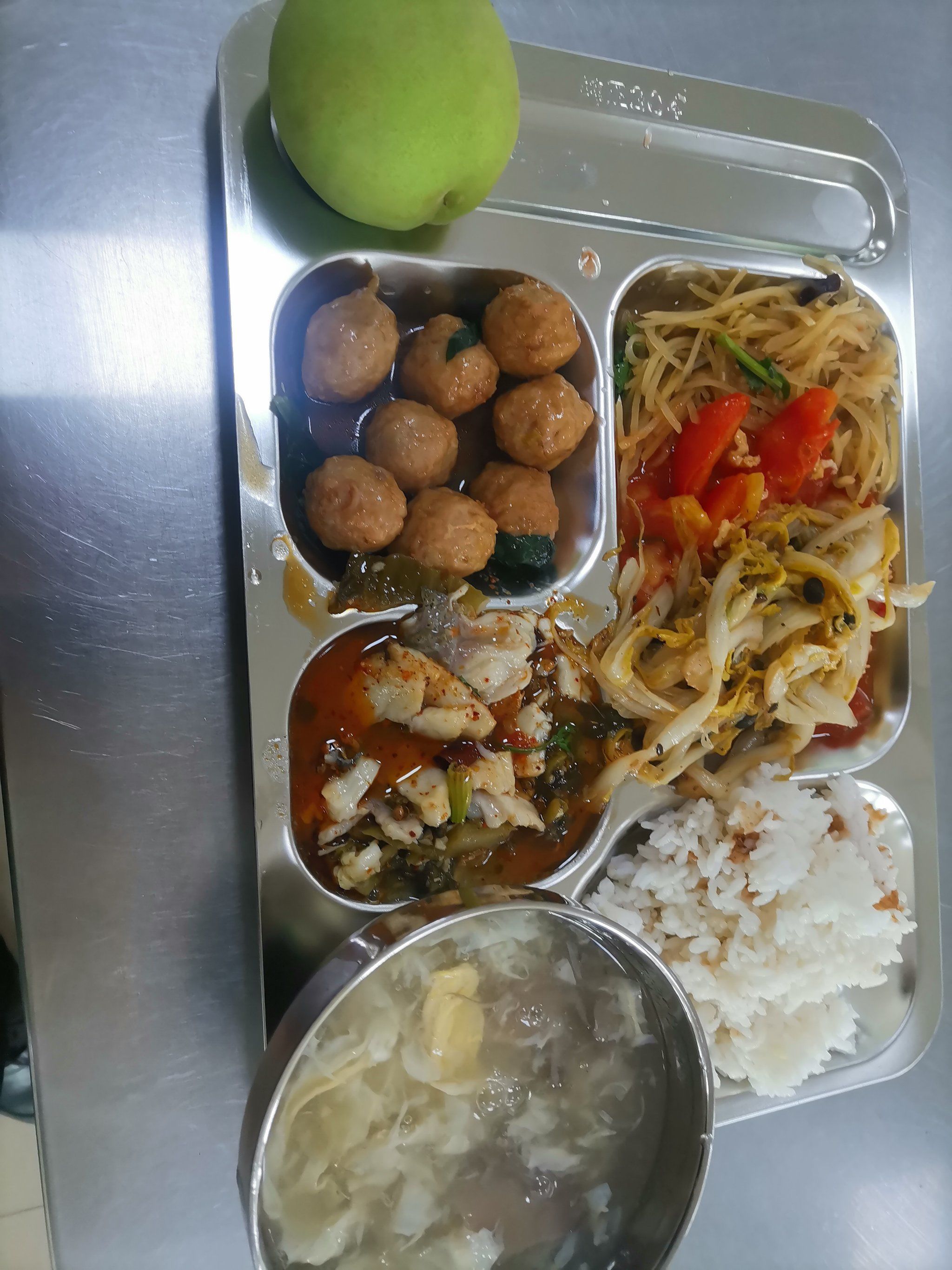 等了半个小时才买到饭,味道还是不错#学校食堂