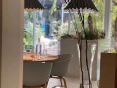 靠窗位-春树下·树屋花房西餐厅(罍街AS1980店)