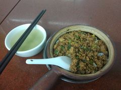 招牌鹅乸煲仔饭-阳江河堤老牌曾记美食