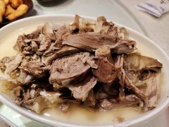 泉水手扒肉-老阿妈蒙古村·蒙古包·草原文化·歌舞表演(老君堂店)