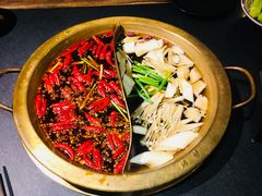 -沸炉重庆老火锅(军事博物馆店)