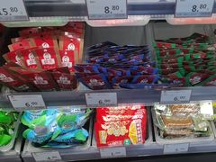 -六个木子量贩零食连锁(平陵广场店)