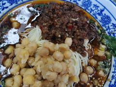 -渝之汇牛肉豌杂面