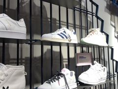 -阿迪达斯(武林银泰三叶草店)