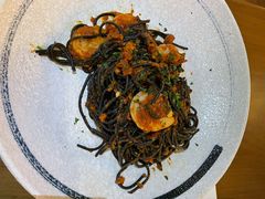 墨鱼面伴虾和卡拉布利亚肉肠番茄汁-FISH&POTATO Cō(地中海美食 万象城店)