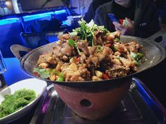 泥炉碳锅牛蛙-西街夜油条·麻团包乌饭