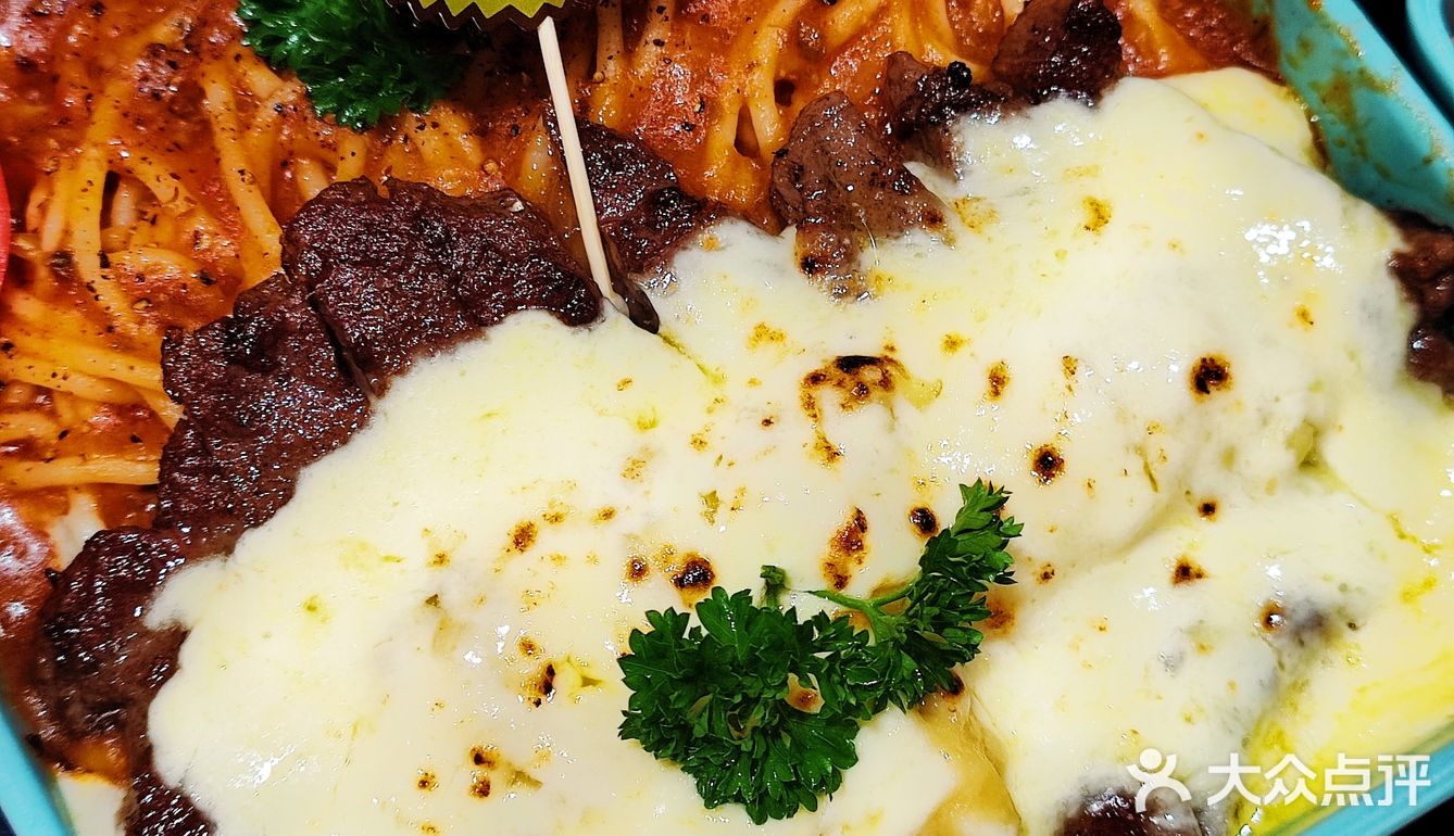 这家牛排店真的好吃，会上瘾[流泪][流泪]