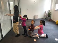 -猴有戏教育戏剧·音乐剧·主持口才·演讲朗诵辩论(环球港华师大校区)