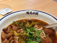 酸菜肥肠面-遇见小面(东方宝泰店)