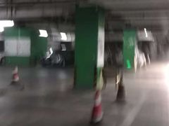 -丽丰购物中心·停车场