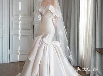 是这款让你心动的鱼尾缎面婚纱了