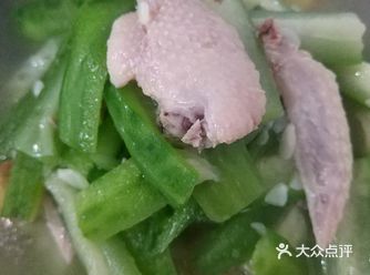 鸡肉搭配丝瓜做的丝瓜肉汤