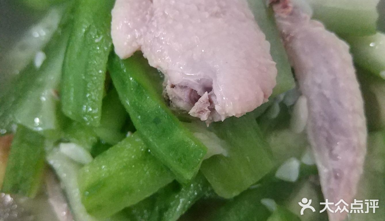 鸡肉搭配丝瓜做的丝瓜肉汤