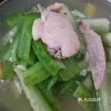 鸡肉搭配丝瓜做的丝瓜肉汤