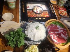 -老牌坊云南鱼豆花火锅(哈西万达店)